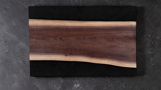 Peras outer-edge resin framed serving tray in black, top view of live-edge walnut